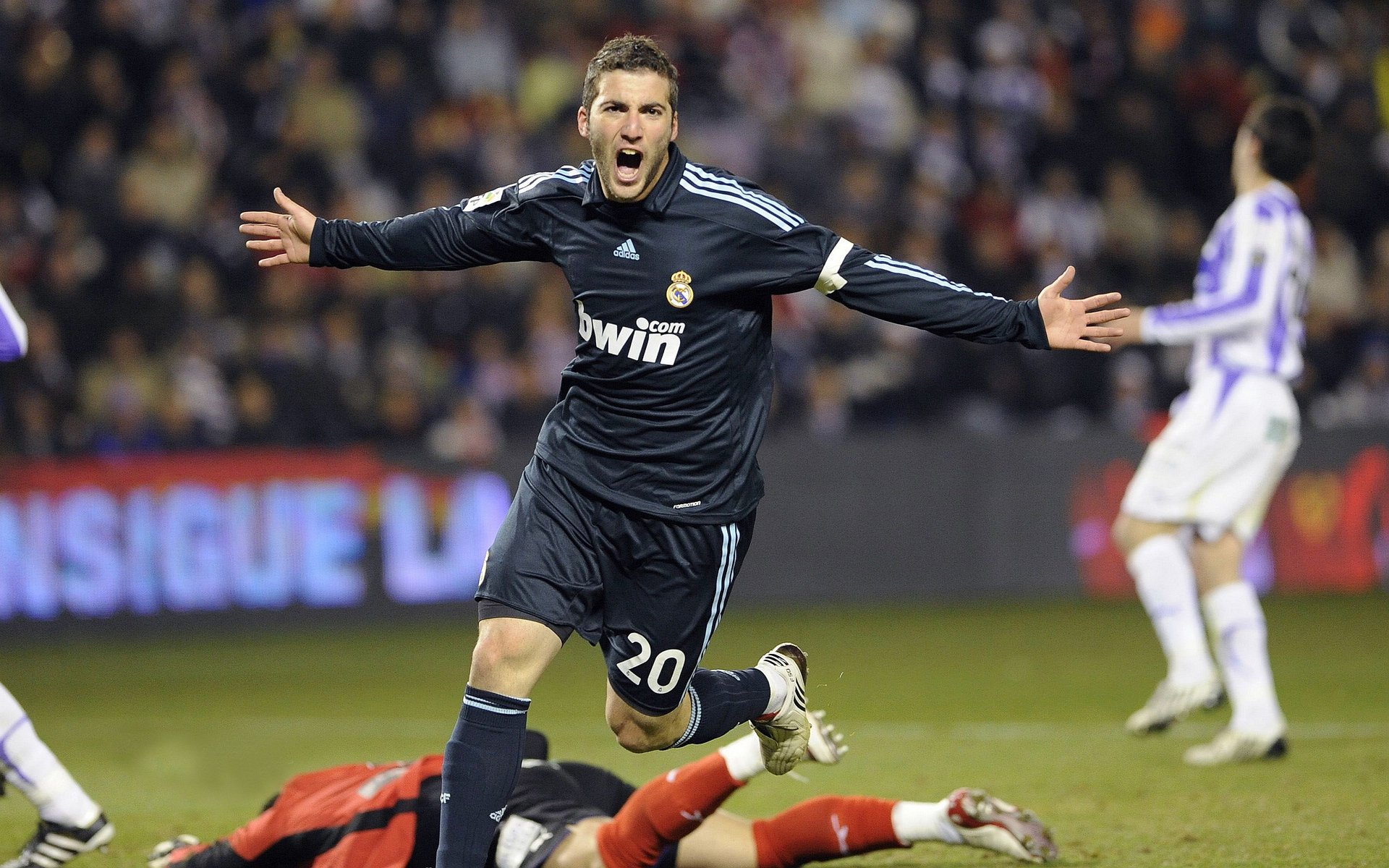 开云网页版登录入口-法甲联赛新战术层出不穷，追求多样化，法甲联赛分析